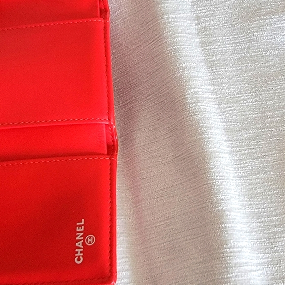 COA CHANEL Pink Quilted Patent Leather Classic Wallet - Picture 14 of 16